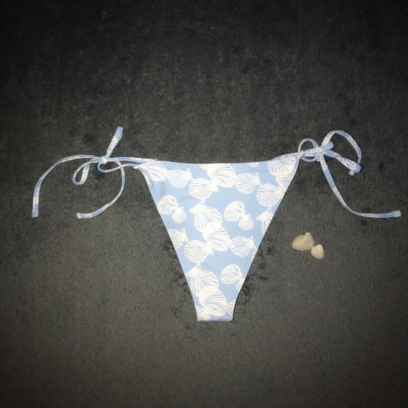 Bikini - Picture 2 of 2